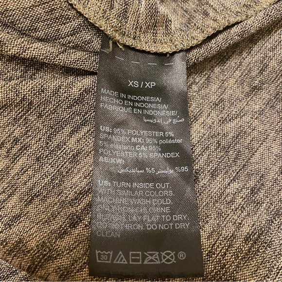 White House Black Market Womens Shirt XS Gold Tiger Print V Neck Short Sleeve - Picture 4 of 5